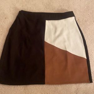 Cute 3-tone skirt!
